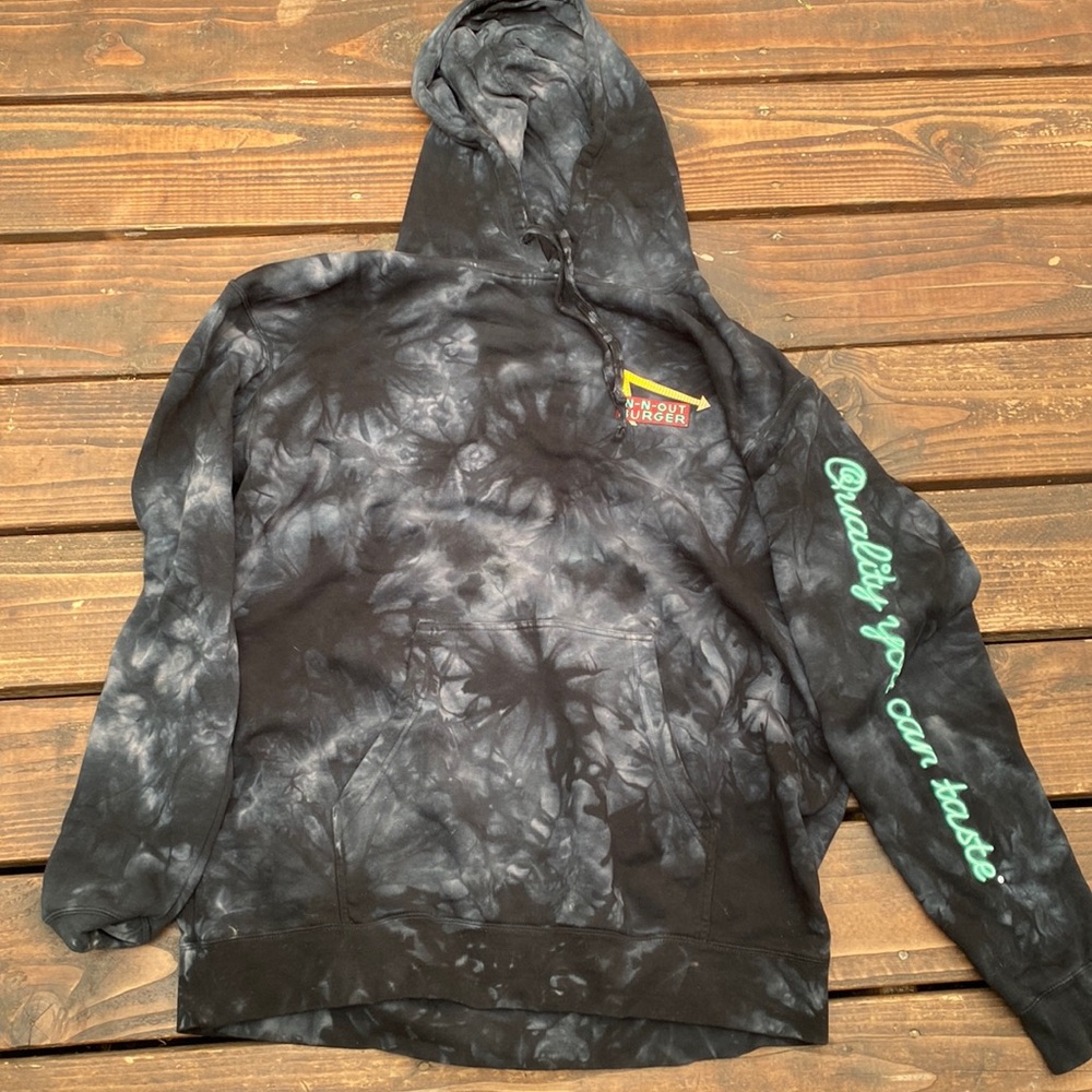 F0ll0w my iG to buy @ig_thrift_store2                In-N-Out hoodie never worn